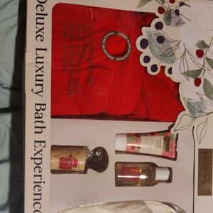 Deluxe Luxury Bath Experience Set - Red